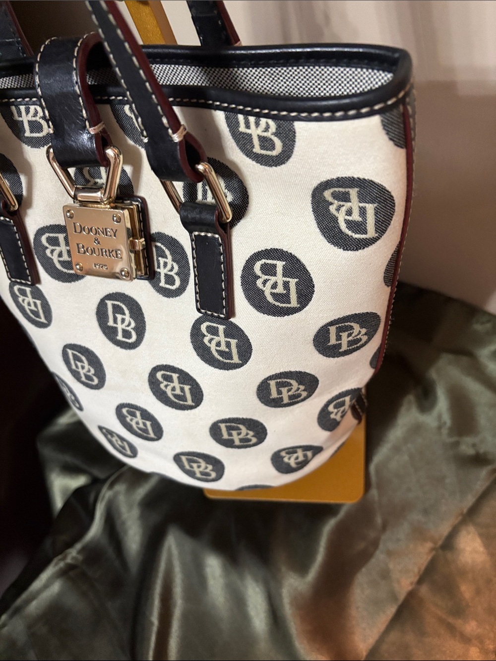 Dooney & Bourke Cream Canvas bucket bag with Black Logo Print - Picture 4 of 13